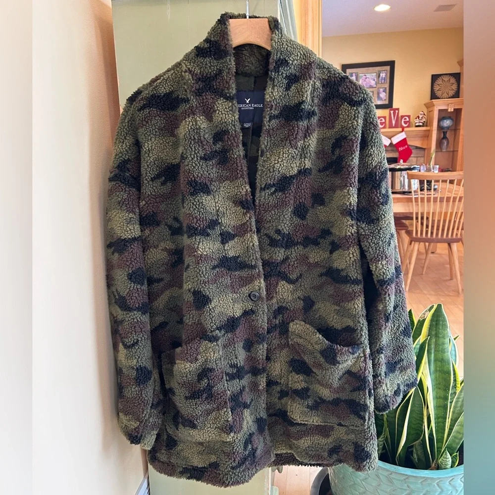 American Eagle Outfitters Green Black Camo Sherpa Fleece Teddy Jacket Size XL